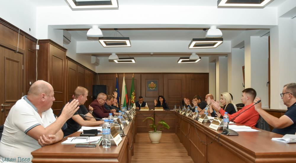 ПОЗИЦИЯ: Защо гласувахме против решението за създаване на общинско предприятие „Ученическо и обществено хранене Етрополе“, внесено от кмета Владимир Александров?