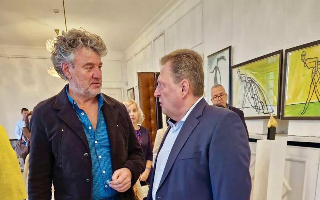 Г-н Димитър Димитров подкрепи благотворителната изложба на скулптора Живко Седларски